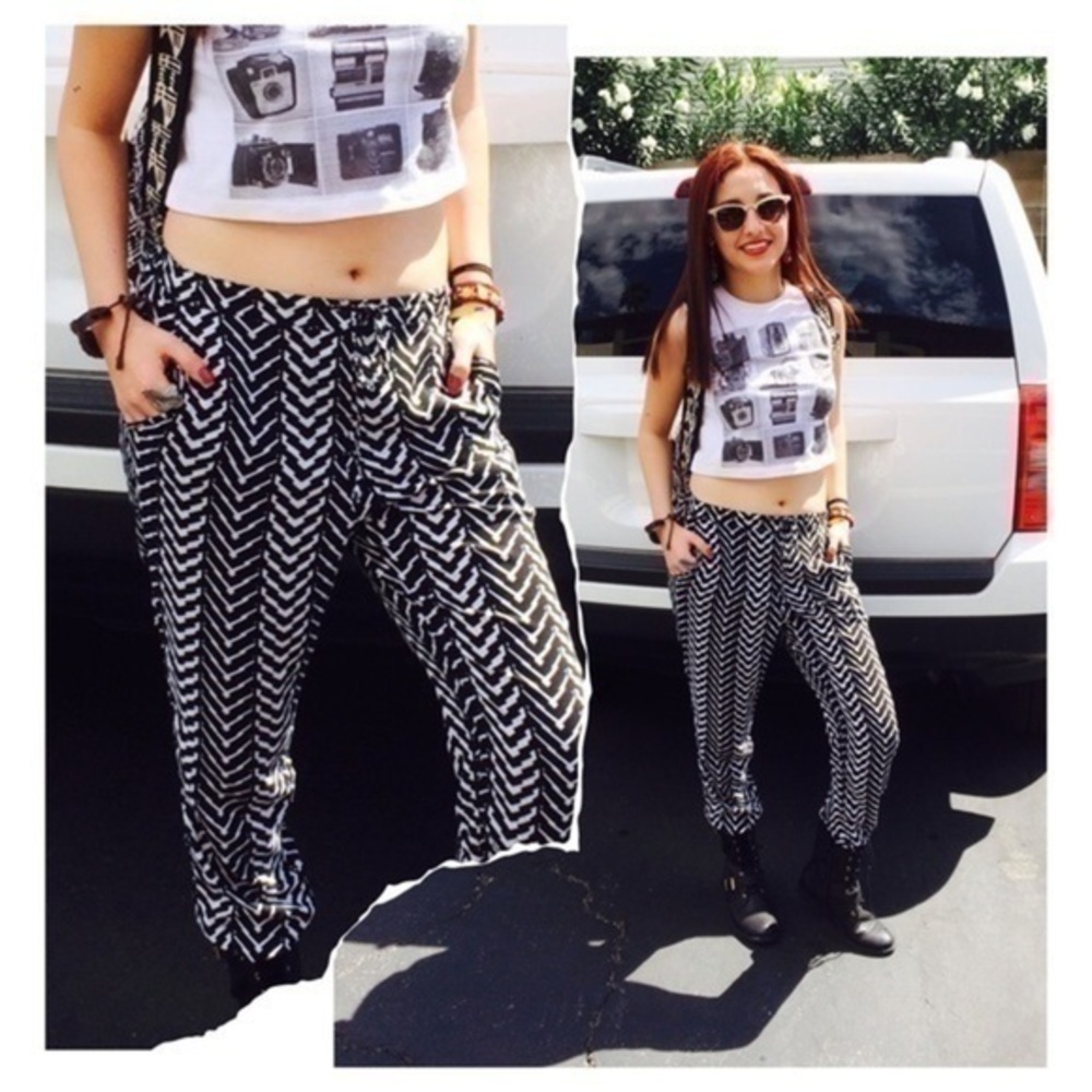 Black and white chevron jogger lightweight pants​